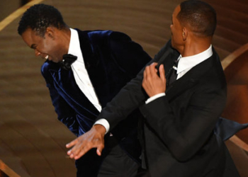 (FILES) In this file photo taken on March 27, 2022 US actor Will Smith (R) slaps US actor Chris Rock onstage during the 94th Oscars at the Dolby Theatre in Hollywood, California. - Chris Rock finally hit back at Will Smith on March 4, 2023 in a brutal stand-up routine, a year after the actor slapped him in front of a global TV audience for the Oscars. (Photo by Robyn Beck / AFP)