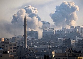 Smoke plumes billow during Israeli air strikes in Gaza City on October 12, 2023 as raging battles between Israel and the Hamas movement continue for the sixth consecutive day. Washington urged Israel to show restraint in its response to Hamas's surprise attack -- the worst in the country's 75-year history -- which Israeli forces said killed more than 1,200 people, mostly civilians. In Gaza, officials have reported more than 1,200 people killed in Israel's uninterrupted campaign of air and artillery strikes, while the UN said more than 338,000 people have been displaced. (Photo by IBRAHIM HAMS / AFP)