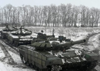 Russian T-72B3 main battle tanks drive during drills held by the armed forces of the Southern Military District at the Kadamovsky range in the Rostov region, Russia January 27, 2022. REUTERS/Sergey Pivovarov