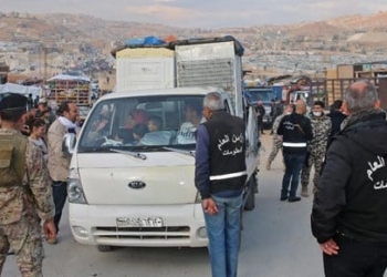 Syrians refugees prepare to leave Lebanon towards Syrian territory through the Wadi Hamid crossing in Arsal on October 26, 2022. A first batch of Syrian refugees left Lebanon today for their home country, an AFP photographer said, the first step in a new repatriation plan slammed by rights groups. (Photo by AFP)